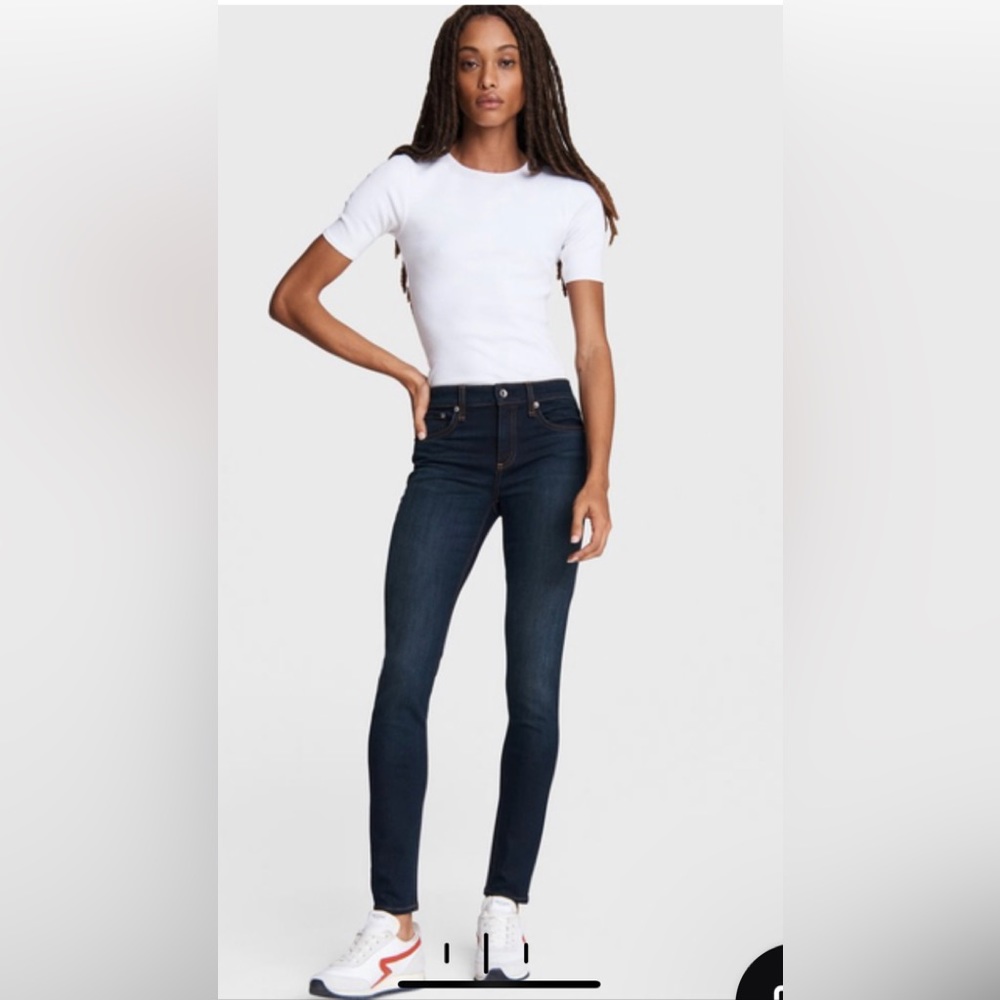 Cate Mid-Rise Skinny - Bedford
Slim Fit Dark Indigo Jean used good condition
